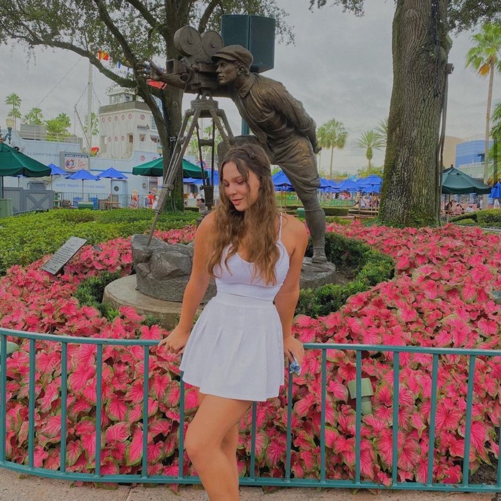 White pleated skirt🤍